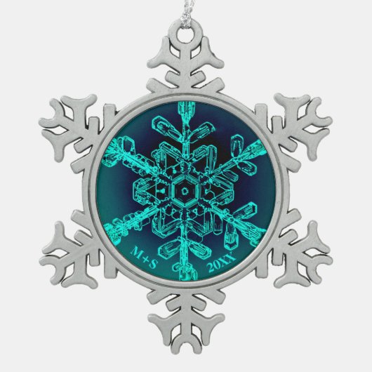 グリーンカップルイニシャル&イヤースノーフレークオーナメント スノーフレークピューターオーナメント (正面)