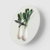 グリーンガーデナーミニマリストクロチェットリークヤーンアート ラウンド壁時計 (傾斜)