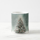 グリーンクリスマスツリーカラフルオーナメント白雪 コーヒーマグカップ (中央)