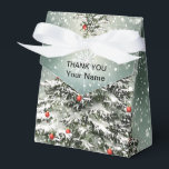 グリーンクリスマスツリーカラフルオーナメント白雪 フェイバーボックス<br><div class="desc">緑のクリスマスツリーカラフルオーナメント白い雪のお気に入りボックス。美ユニークしいスタイリッシュデザイン簡単パーソナライズされた。フォントスタイル、サイズ、色を変更できる。一致する項目が使用可能。</div>