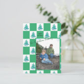 グリーンクリスマスツリーチェッカーボードホリデーフォト ポストカード (スタンド正面)