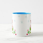 グリーンクリスマス小妖精や小人、雪片&クリスマスボール ツートーンマグカップ (中央)