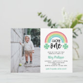 グリーンクローバーレインボーラッキーワン写真1st誕生日 招待状 (スタンド正面)