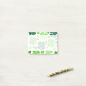 グリーンクローバー、ラッキークローバー、サンパトリックの日 ポストイット (デスク上)