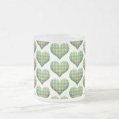 グリーンクールホワイトハートズセントパトリックの日の休日 フロストグラスマグカップ (中央)