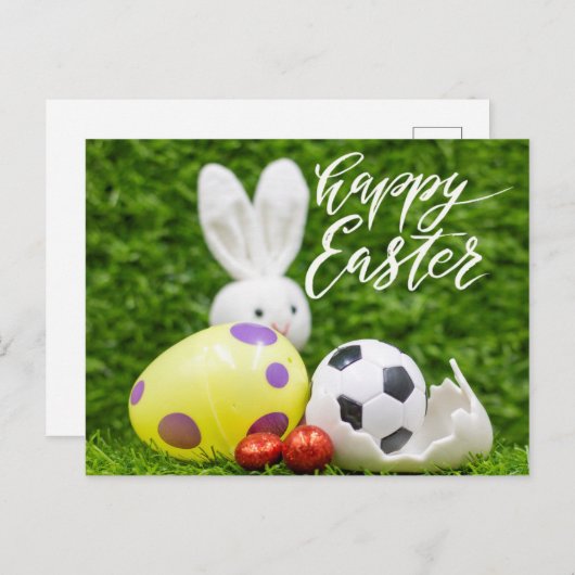 グリーングラスにボールとバニーを持つサッカーイースター シーズンポストカード (正面/裏面)