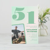 グリーングラデーション 51歳の誕生日招待状 男の写真 招待状 (スタンド正面)