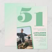グリーングラデーション 51歳の誕生日招待状 男の写真 招待状 (正面/裏面)