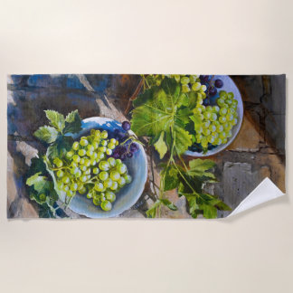グリーングレープの静物画 ビーチタオル
