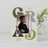 グリーングレーレトロタイポグラフィ写真2022卒業 箔招待状 (立ち正面)