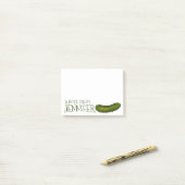 グリーンコーシェーパーソナライズされたディルピクルからのメモ ポストイット (デスク上)