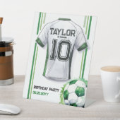 グリーンサッカースポーツボーイジャージー子供の誕生日パーティー 台座サイン (インサイチュ)