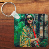 グリーンサングラスの女性 キーホルダー (正面)