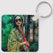 グリーンサングラスの女性 キーホルダー (裏面)