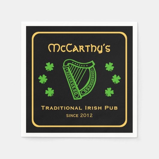 グリーンシャムロックカスタムハープの家族の名前アイリッシュパブ スタンダードカクテルナプキン (正面)