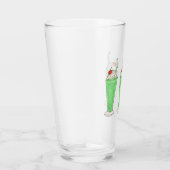 グリーンシャムロックSt. Patrick's Day Shakeを振り掛ける タンブラーグラス (右)