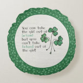 グリーンシャームロックアイリッシュガール引用文ラウンドピロー ラウンドクッション (正面)