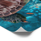 グリーンシータートルコーラルリーフの近くで泳ぐ ポスター (角)