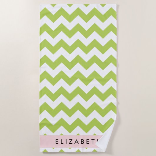 グリーンジグザググリーンシェブロンお名前 ビーチタオル (正面)