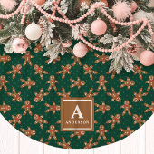 グリーンジンジャーブレッドマンモノグラムクリスマス ブラッシュドポリエステルツリースカート