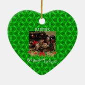 グリーンスターズ柄ペット写真クリスマスエ最高のバーリー セラミックオーナメント (裏面)