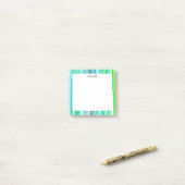 グリーンストライプカスタムズシックモノグラムパーソナライズされた ポストイット (デスク上)