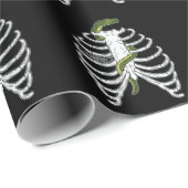 グリーンスネークハロウィーンパターンのリブケージボーン ラッピングペーパー (ロールコーナー)