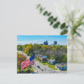 グリーンスボロの上、NCスカイライン、アメリカ国旗 シーズンポストカード (スタンド正面)