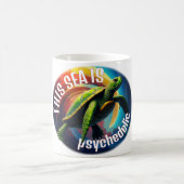 グリーンタートルフローティングインザアストラル飛行機 コーヒーマグカップ (中央)