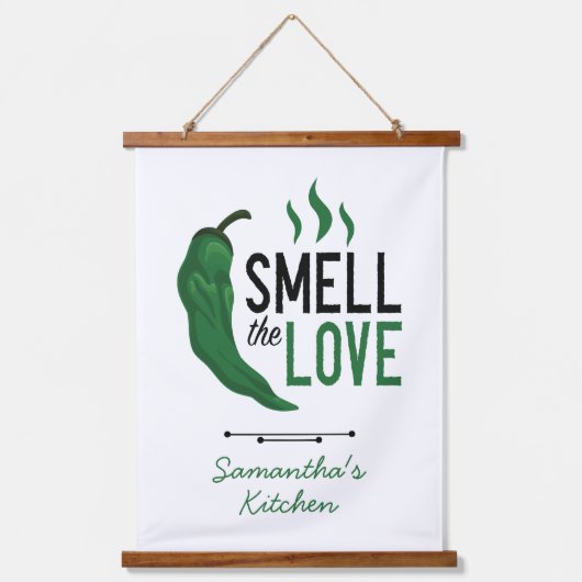 グリーンチリが愛の匂いを嗅ぐ 吊り下げ型タペストリー (正面)