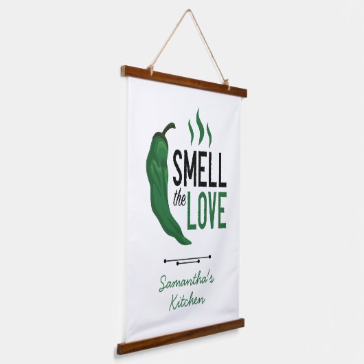 グリーンチリが愛の匂いを嗅ぐ 吊り下げ型タペストリー (傾斜あり)