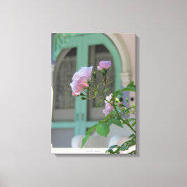 グリーンドアとバラ – マーサズヴィネヤード キャンバスプリント