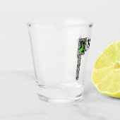 グリーンドラゴンとケルト縁どパーソナライズされた ショットグラス (左)