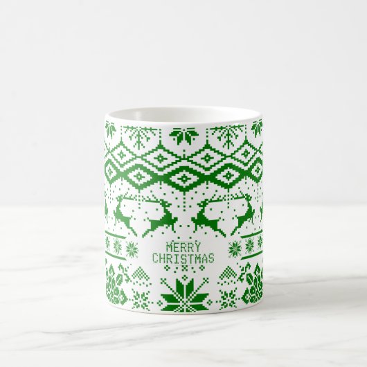 グリーンニットのトナカイ – メリークリスマス コーヒーマグカップ (中央)