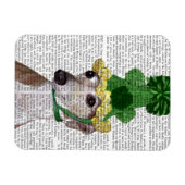 グリーンニット帽のグレイハウンド2 マグネット (横)