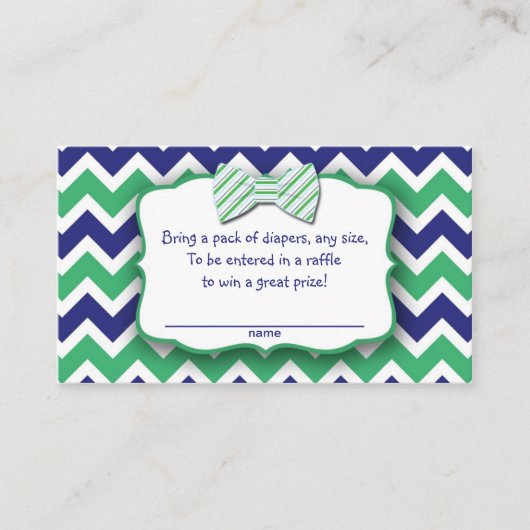 グリーンネイビーボウタイおむつラッフルチケットゲーム エンクロージャーカード (正面)