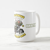 グリーンバイクもしくは自転車に乗る人バニーイースターコーヒーマグ コーヒーマグカップ (正面右)