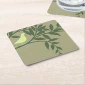グリーンバードがグリーンブランチに止まる スクエアペーパーコースター (アングル)