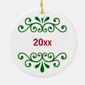 グリーンパーソナライズされたにクリスマスの装飾を命名 セラミックオーナメント (裏面)