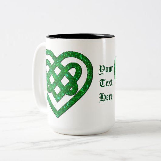 グリーンパーソナライズされたグリッターケルトハートノットマグ ツートーンマグカップ (正面左)