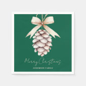 グリーンパーソナライズされたピネコーンクリスマス スタンダードカクテルナプキン (正面)