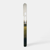 グリーンヒルのヴィンテージな田舎風景 iPhone 16ケース (左側面)