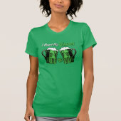 グリーンビールセントパトリックの日ユーモア女性のTシャツ Tシャツ (正面)