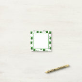 グリーンビールマグ – ホワイトノート ポストイット (デスク上)