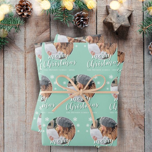 グリーンファミリーフォトスノーフレークメリークリスマス ラッピングペーパーシート