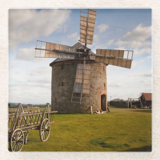 グリーンフィールドとホワイトクラウドとブルースカイの風車 ガラスコースター (正面)