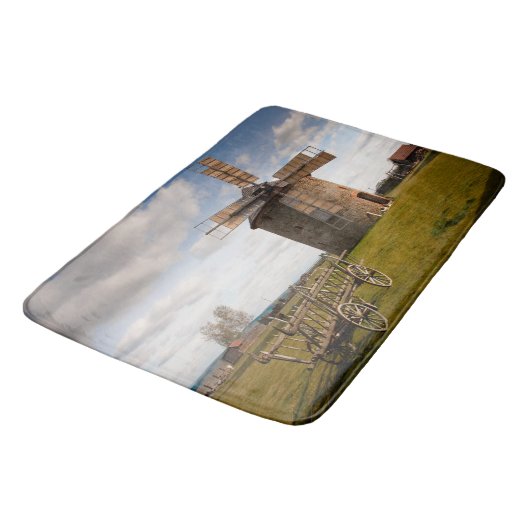 グリーンフィールドとホワイトクラウドとブルースカイの風車 バスマット (アングル)