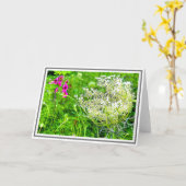 グリーンフィールドの白いクイーンアンズレースの花 カード (黄色い花)