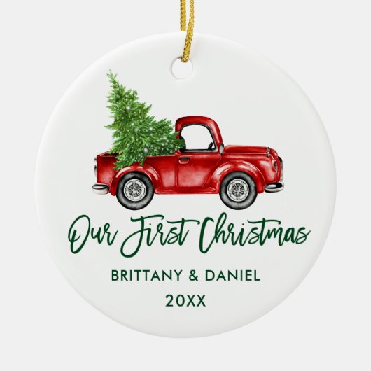 グリーンブラシスクリプトヴィンテージトラック初めてのクリスマス セラミックオーナメント (正面)