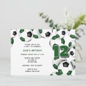 グリーンブラックチームカラーサッカーボールスポーツパーティー 招待状 (スタンド正面)